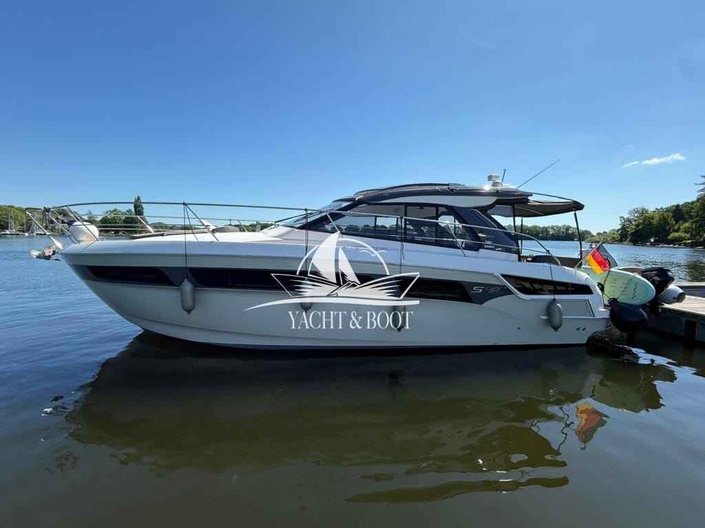 Motorboot Bavaria S 40 HT