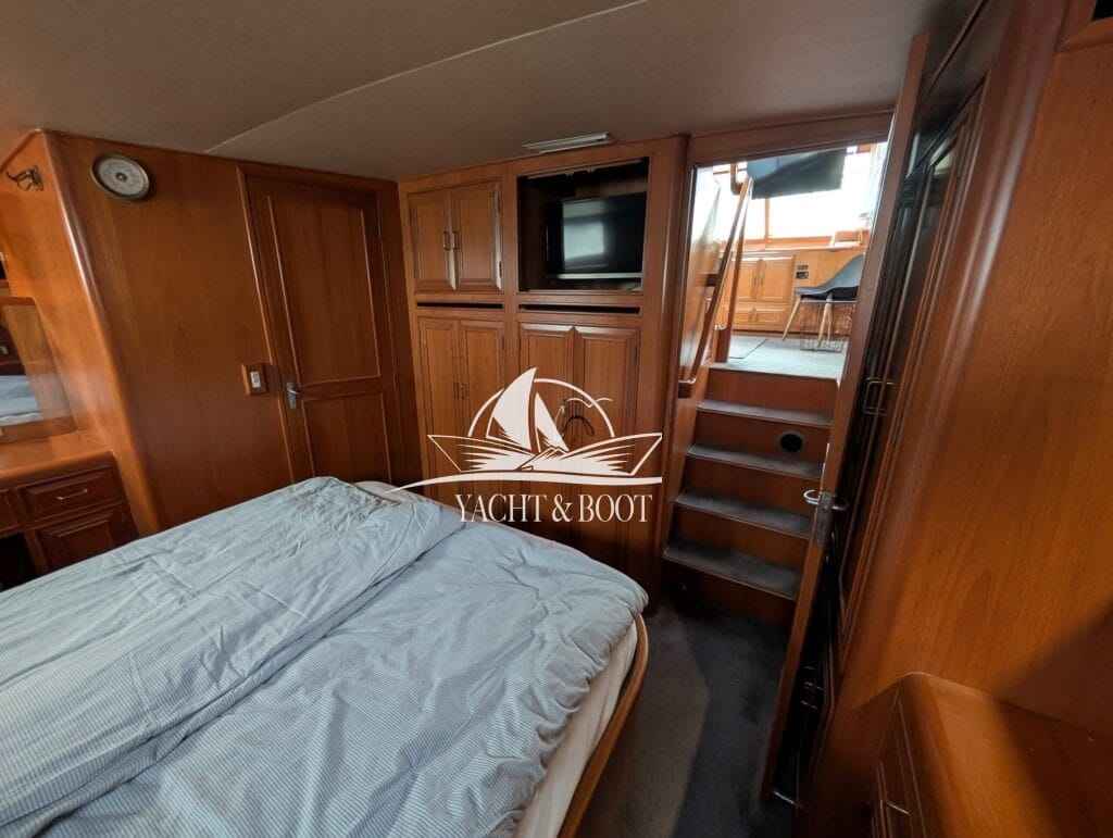 Motorboot Camargue Yacht 42 Sundeck