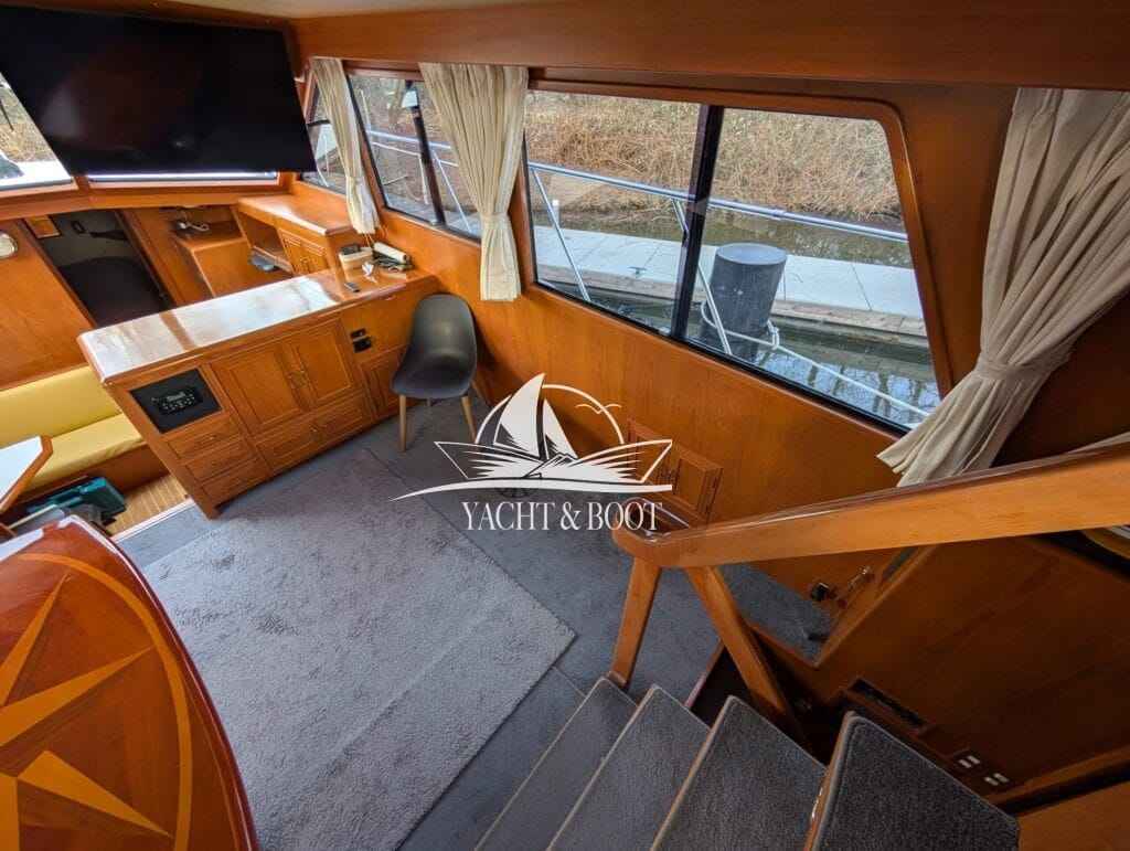 Motorboot Camargue Yacht 42 Sundeck
