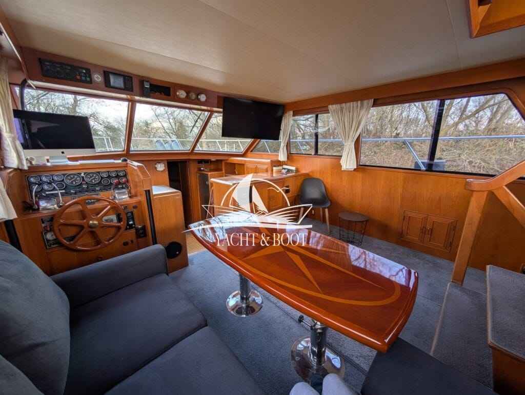 Motorboot Camargue Yacht 42 Sundeck