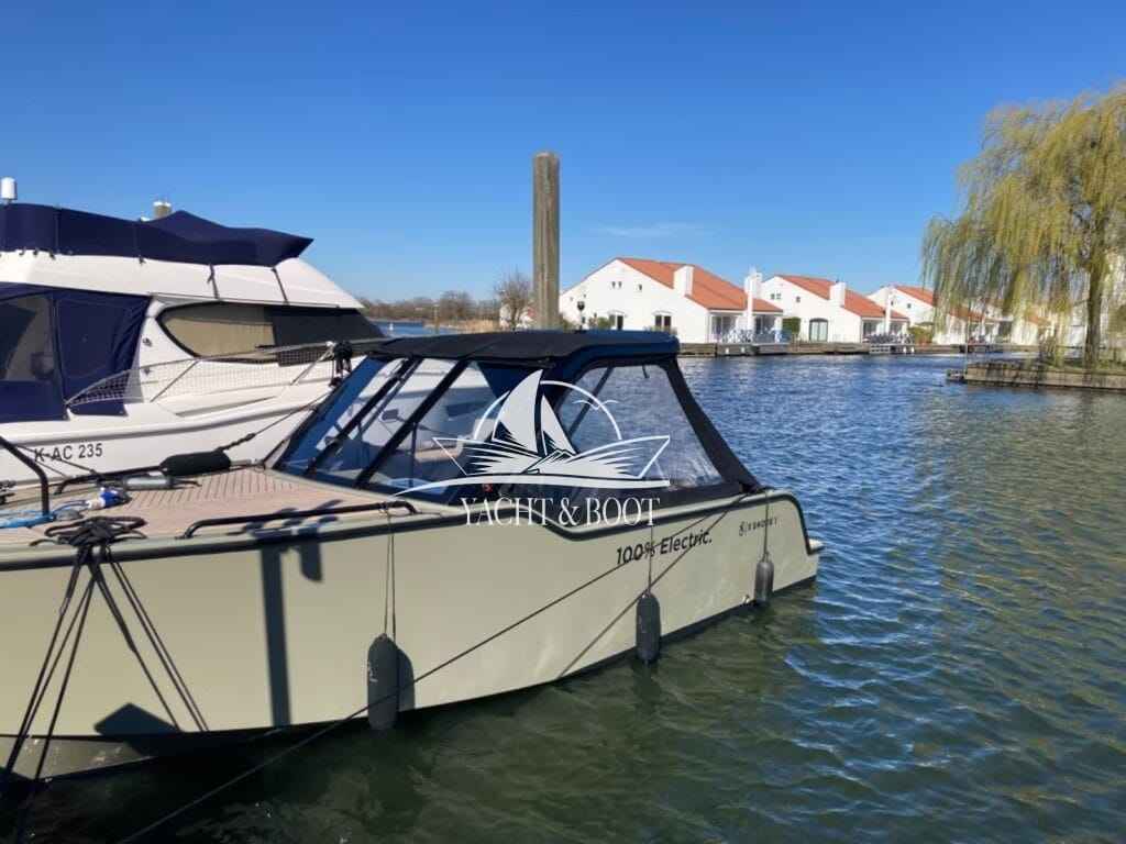 Motorboot X-Shore 1