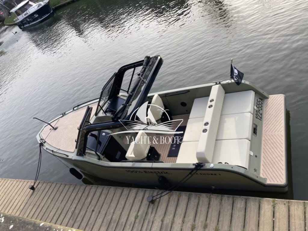 Motorboot X-Shore 1