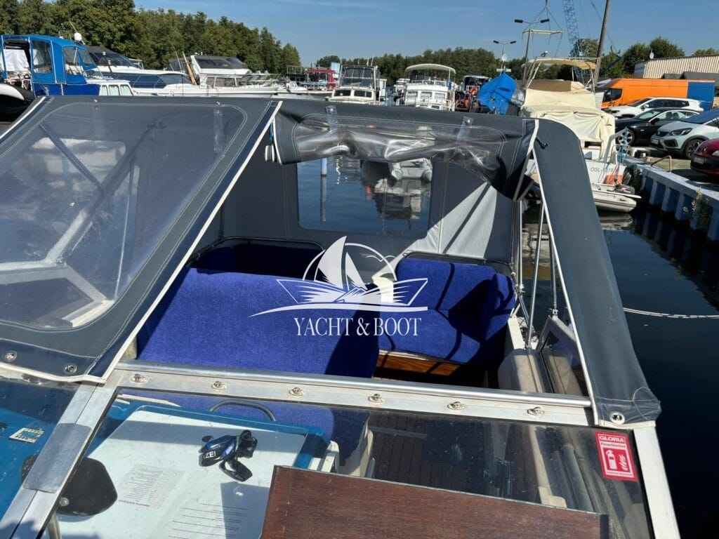 Motorboot Fairline Carrera 24