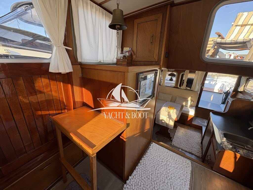 Motorboot holländischer Werftbau Crowntrawler 830