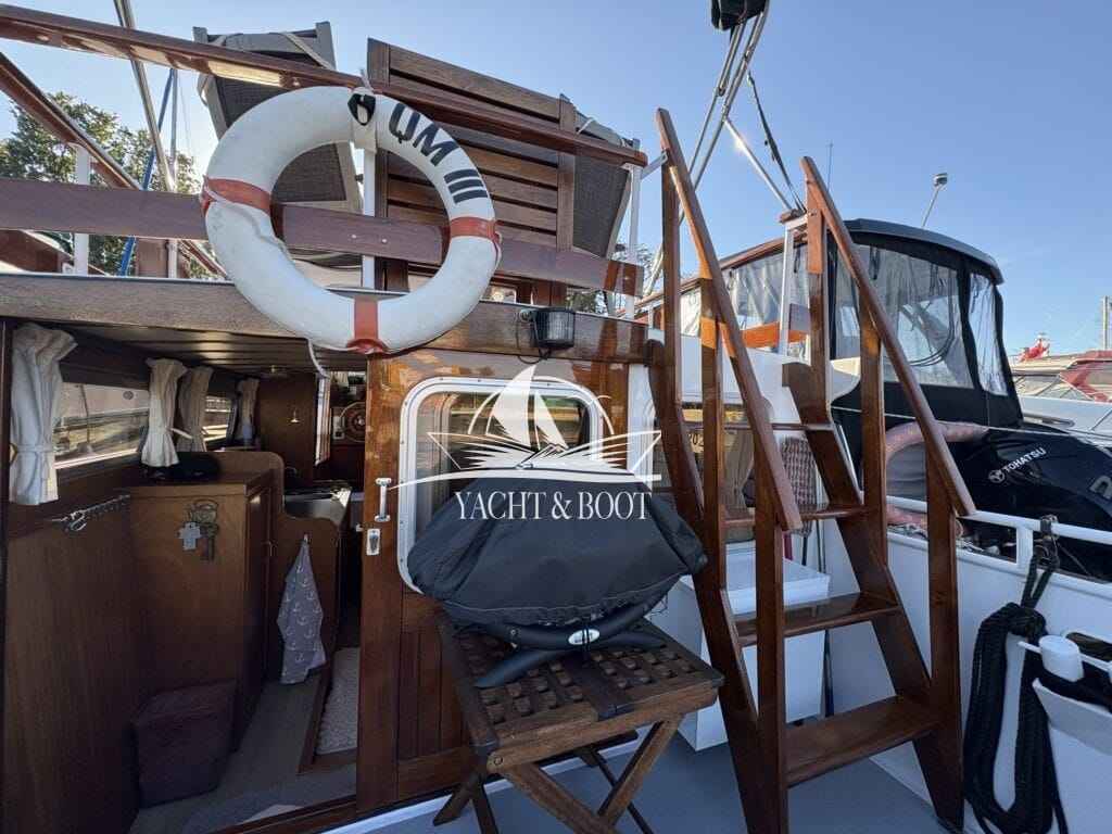 Motorboot holländischer Werftbau Crowntrawler 830