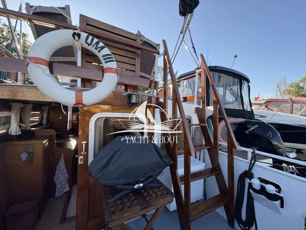 Motorboot holländischer Werftbau Crowntrawler 830