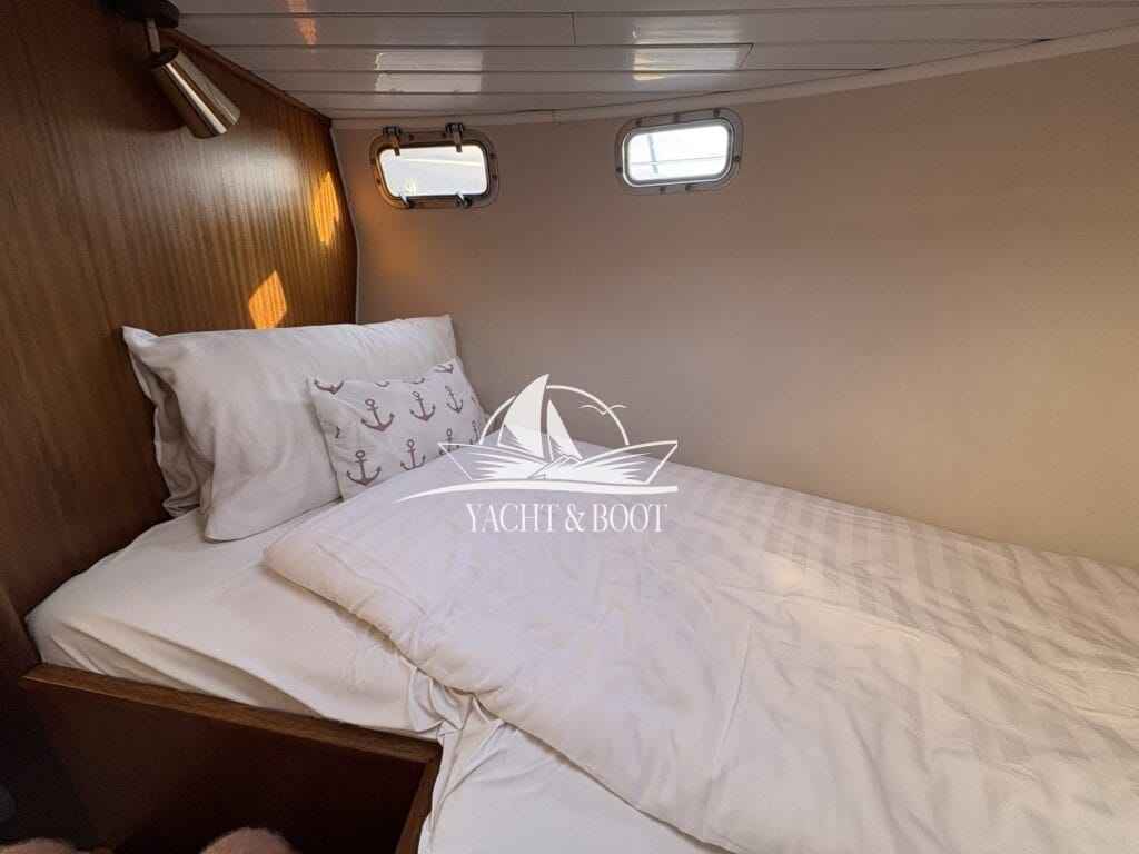 Motorboot holländischer Werftbau Crowntrawler 830
