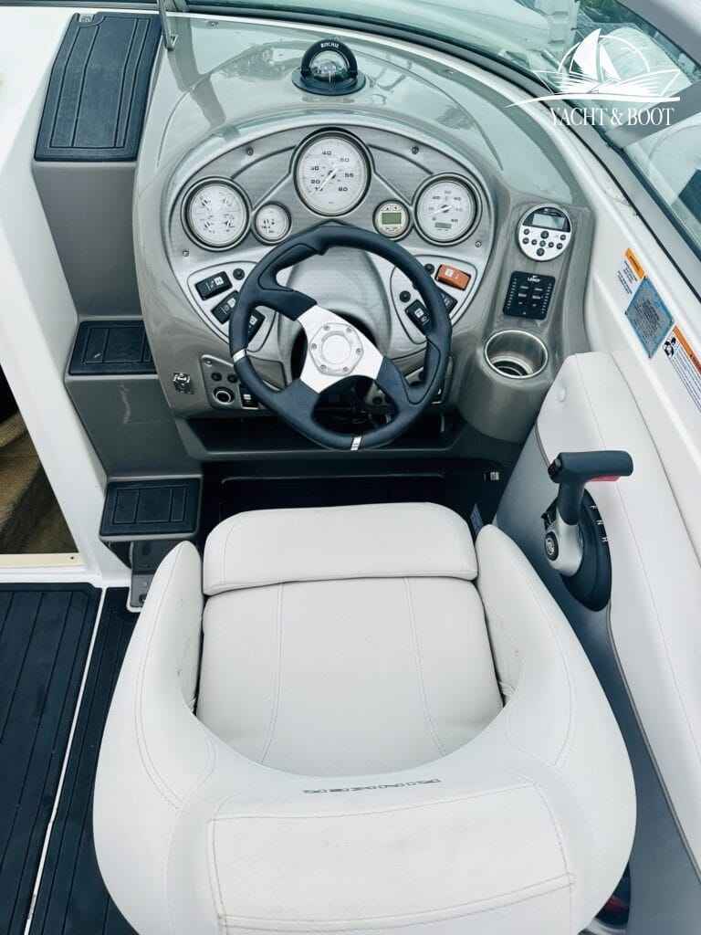 Motorboot Rinker 246 Captiva