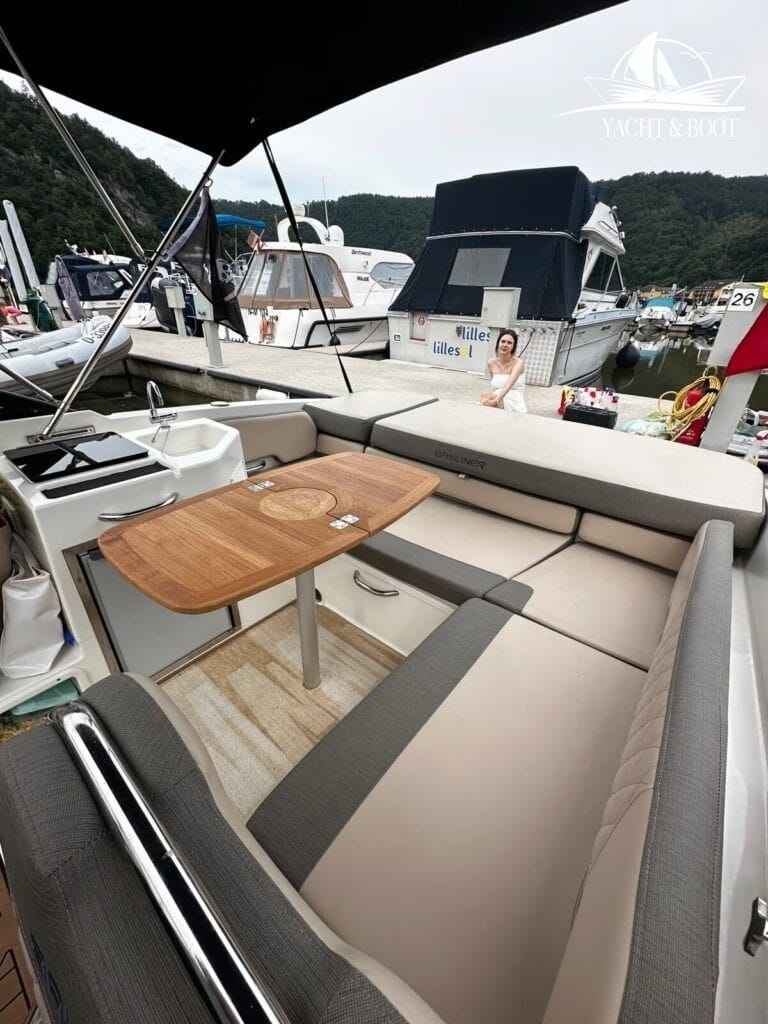 Motorboot Bayliner VR6 C