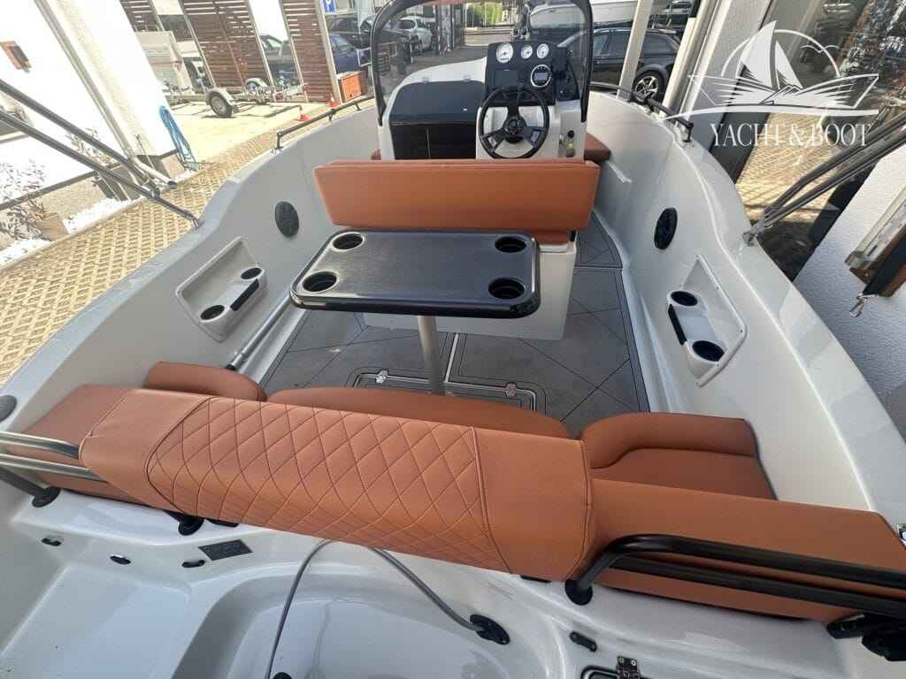 Motorboot Nerius 530