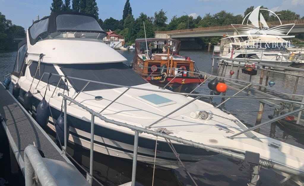 Motorboot Bayliner (US) Cierra 2858 Fly