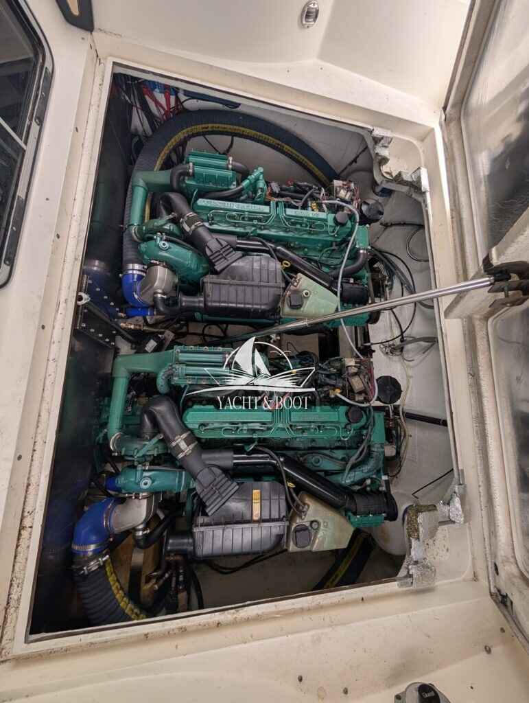 Motorboot Cruiser Yachts 3270 Esprit