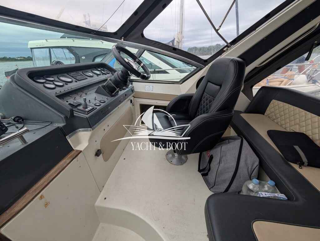 Motorboot Cruiser Yachts 3270 Esprit