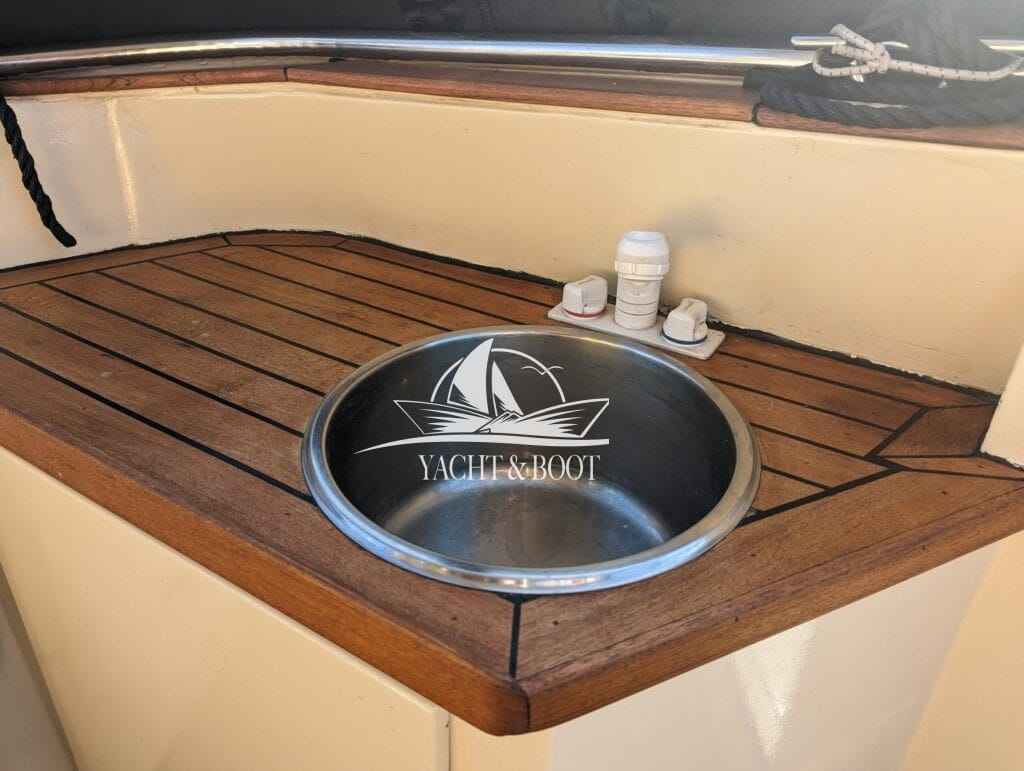 Motorboot Bruce Roberts Europe 1200