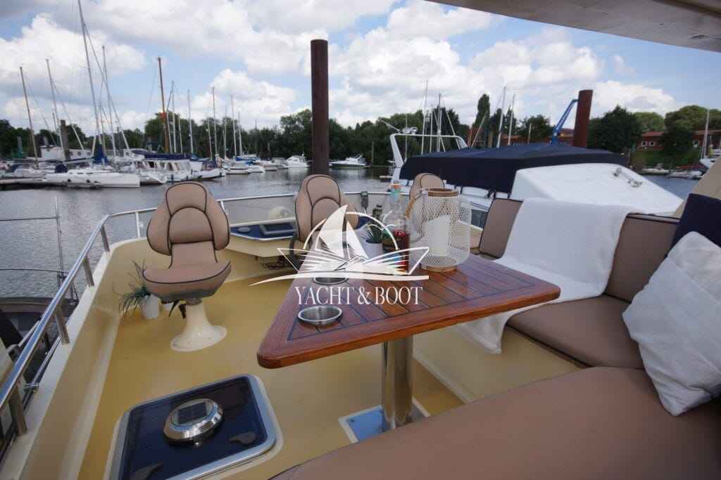Motorboot Bruce Roberts Europe 1200