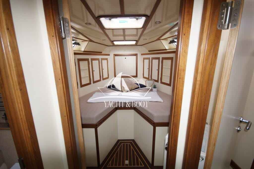 Motorboot Bruce Roberts Europe 1200