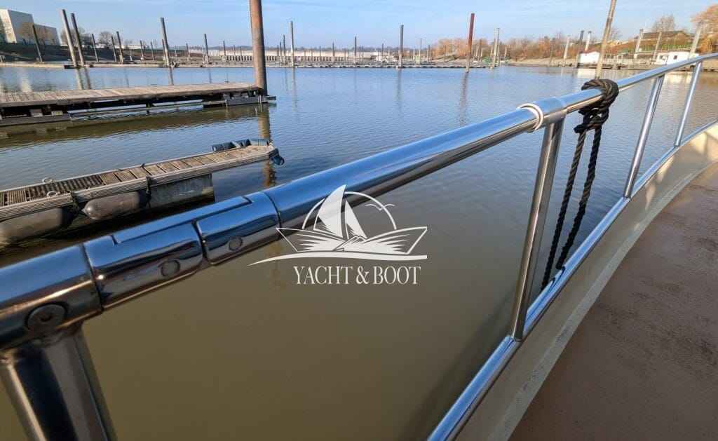 Motorboot Bruce Roberts Europe 1200