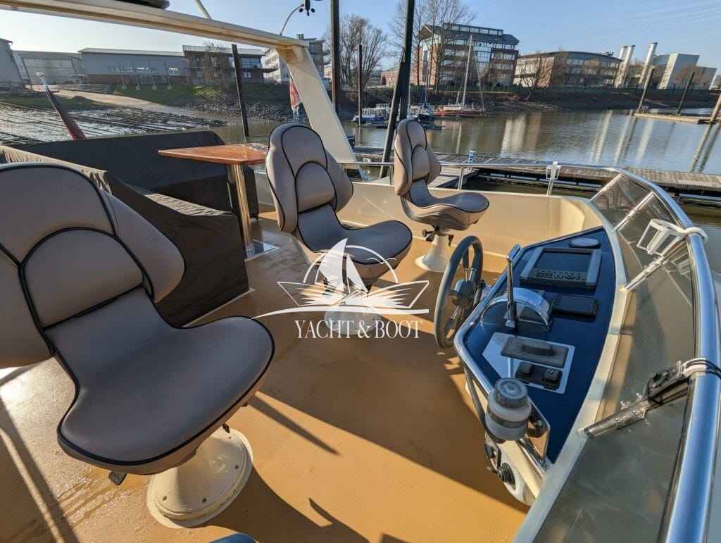 Motorboot Bruce Roberts Europe 1200