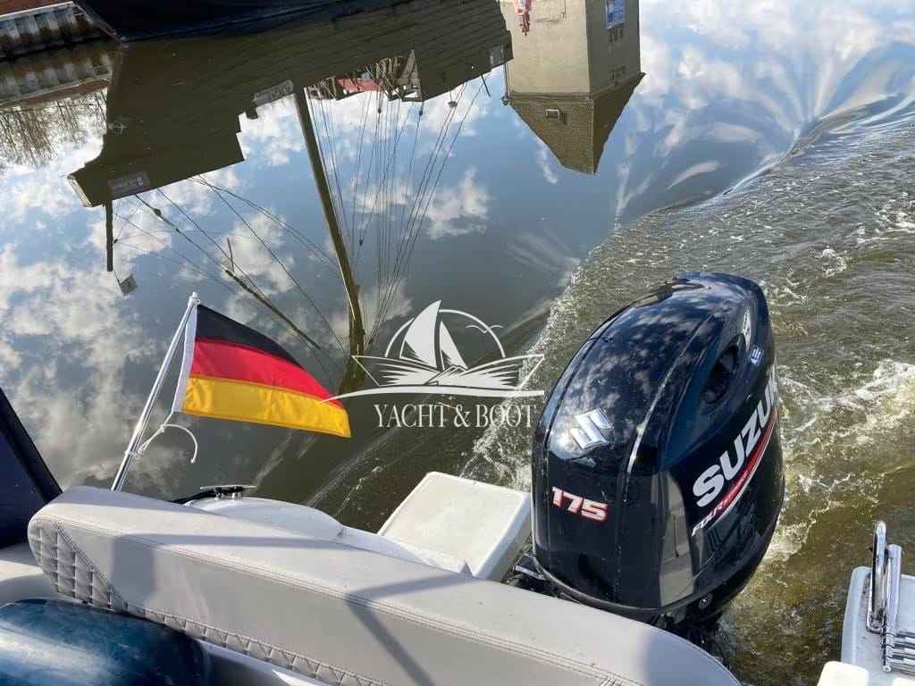 Motorboot Saver 690 Cabin
