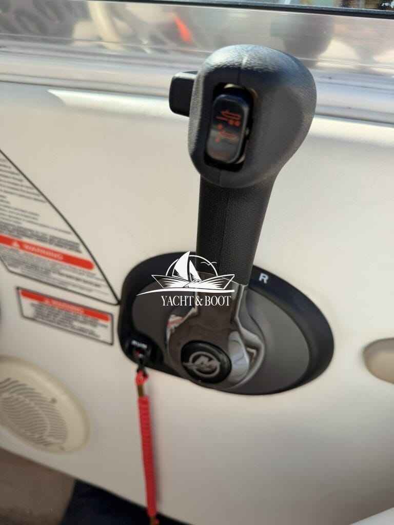 Motorboot Sea Ray CB 200 Signature