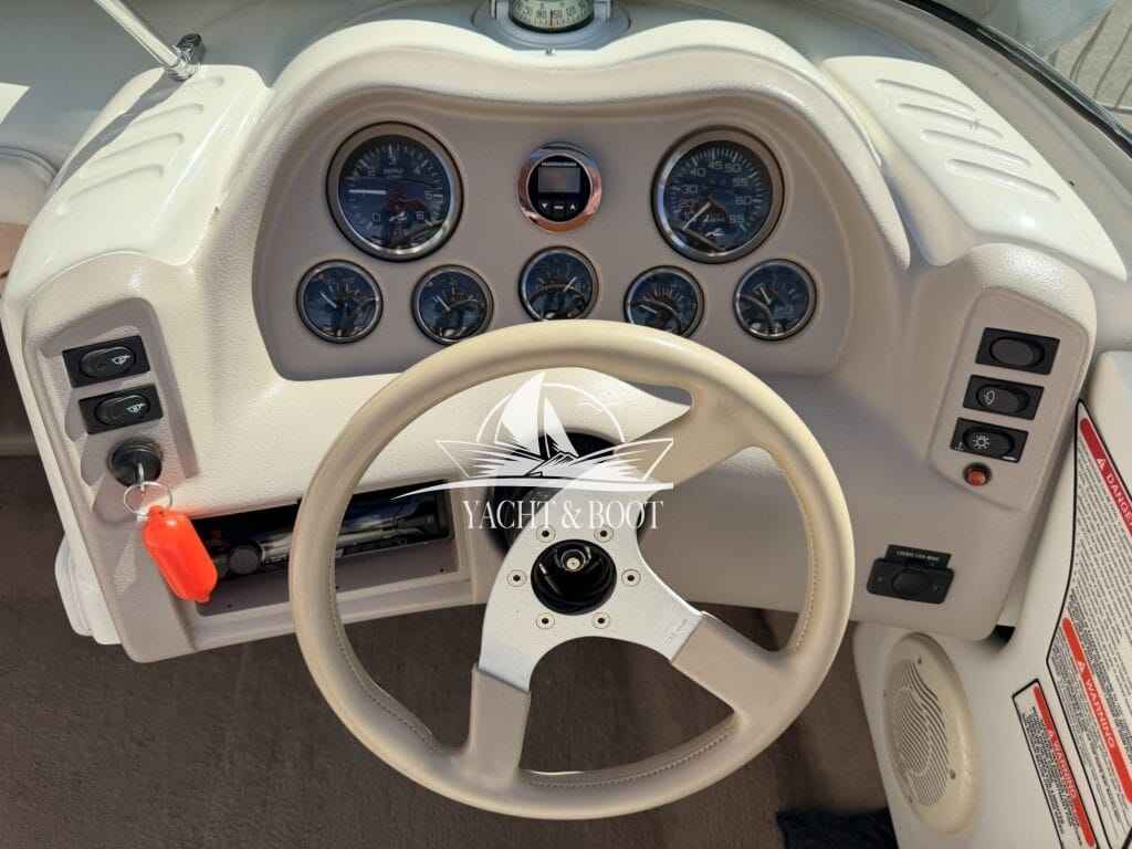 Motorboot Sea Ray CB 200 Signature