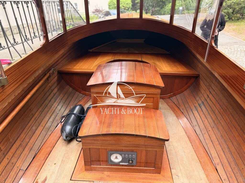 Motorboot Riva Bertel Mockenthum 6.2