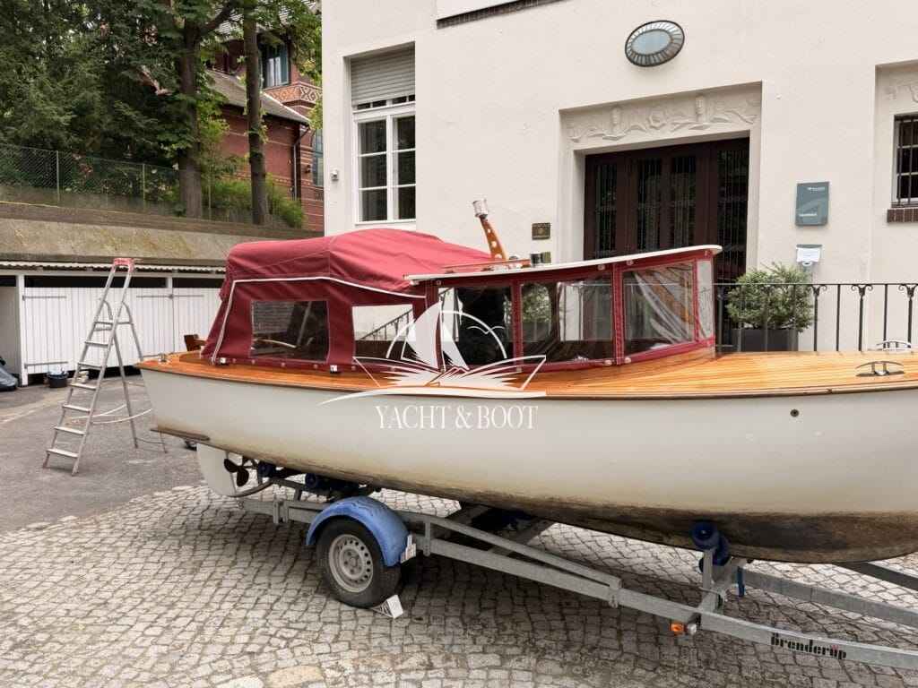 Motorboot Riva Bertel Mockenthum 6.2