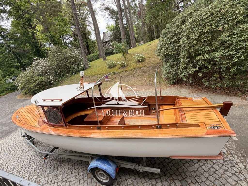 Motorboot Riva Bertel Mockenthum 6.2