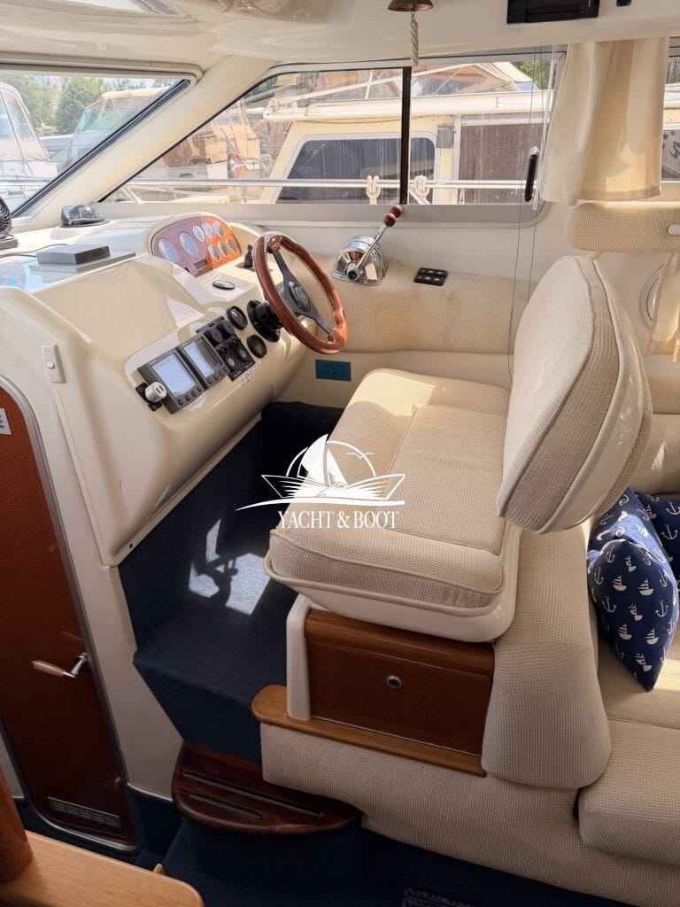 Motorboot Sealine F330