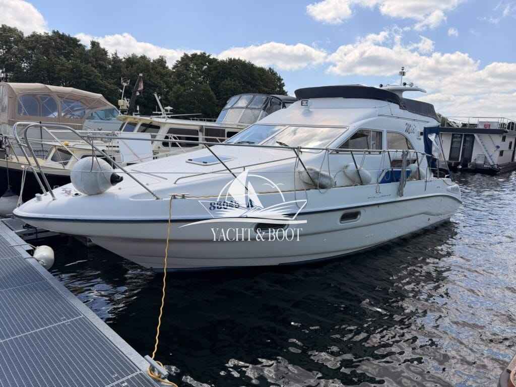 Motorboot Sealine F330