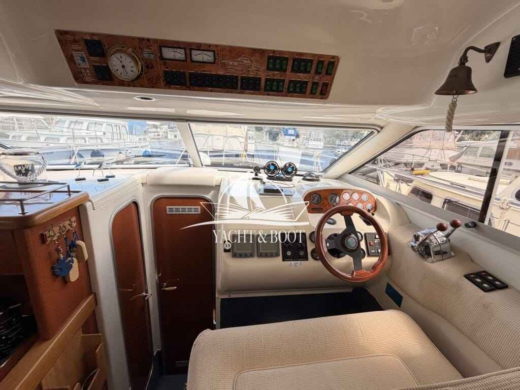 Motorboot Sealine F330
