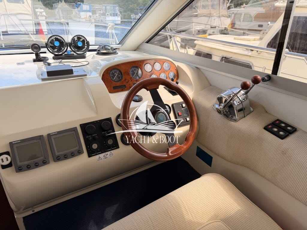 Motorboot Sealine F330