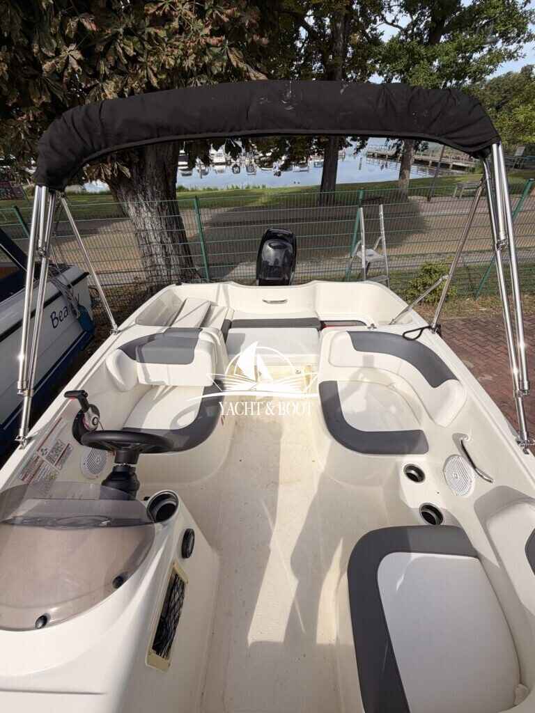 Motorboot Bayliner e16