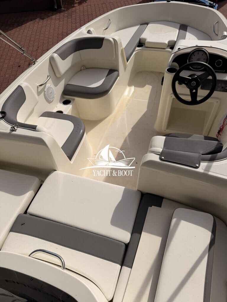 Motorboot Bayliner e16